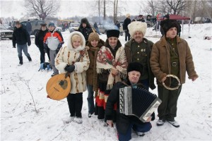 Душевно поплясали в хороводе под частушки и русские народные... эх!